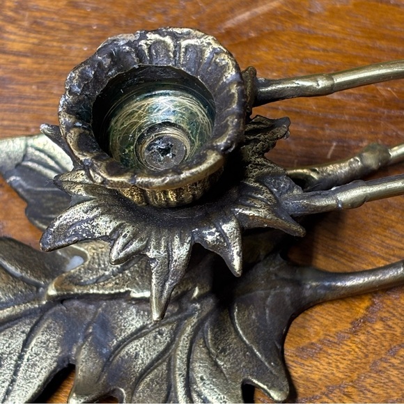 Set of two intricate leaf brass candlestick holders - Picture 6 of 6